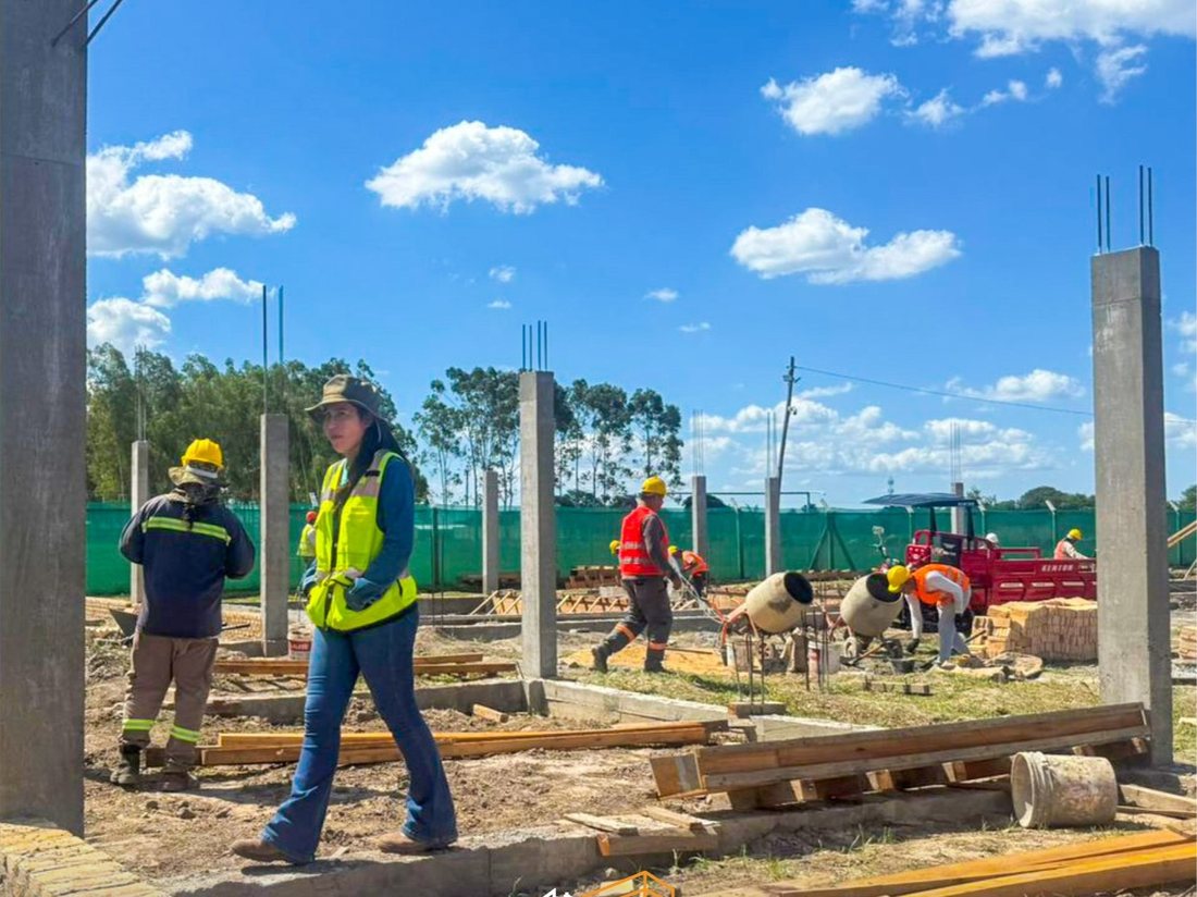 Equipo de TECSUR ejecutando estructura de hormigón armado en obra